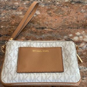Beautiful Michael Kors medium clutch wallet!!
